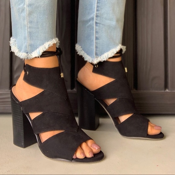 NIB Black Dramatic Cut Outs Block Heel Sandal - Picture 2 of 5